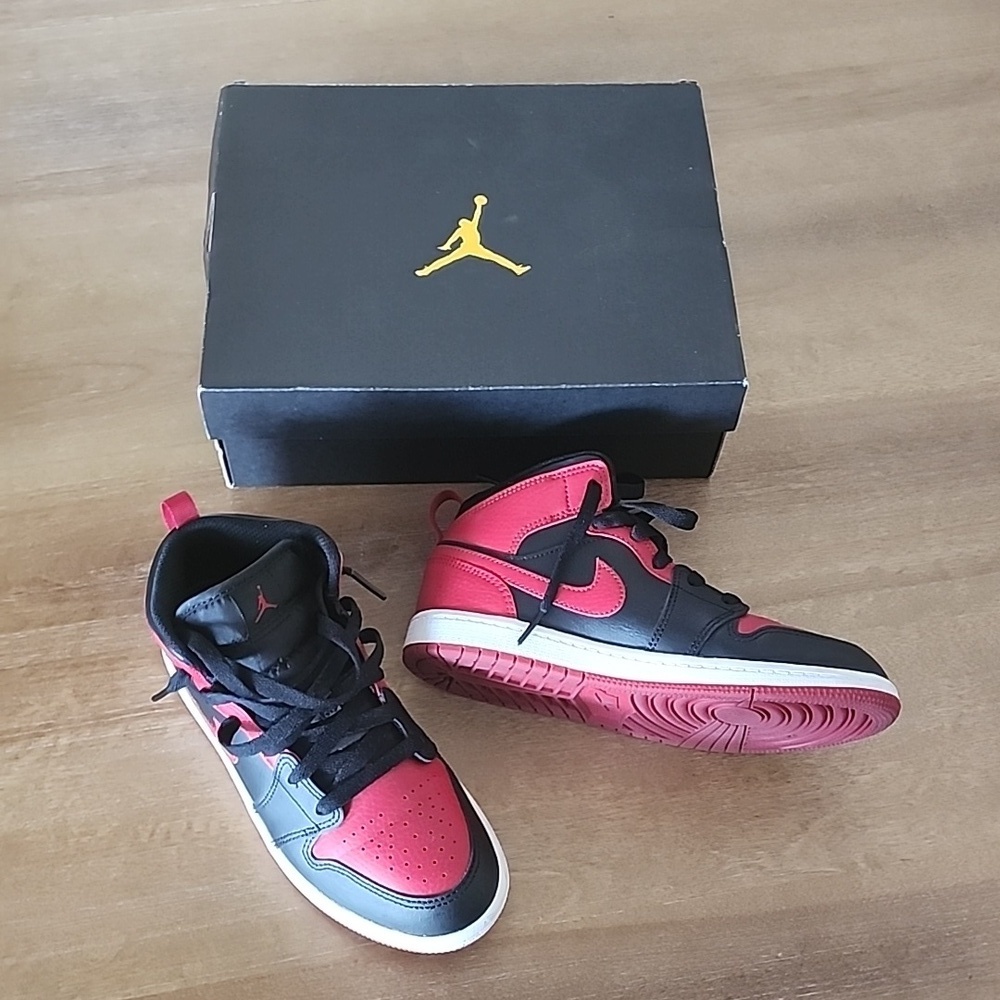 Nike Air Jordan 1 Mid PS Banned Bred 640734-074 Shoes Size Youth - Picture 2 of 12